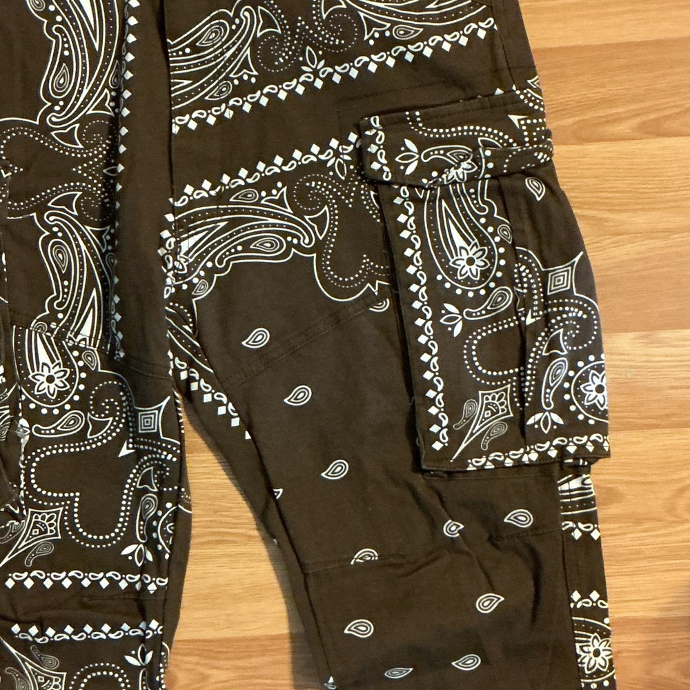 Fashion Nova Brown Paisley Men Jeans - Picture 4 of 7